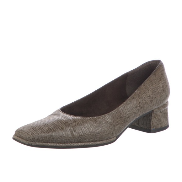 STUART WEITZMAN LOW HEEL TAUPE - Picture 1 of 4